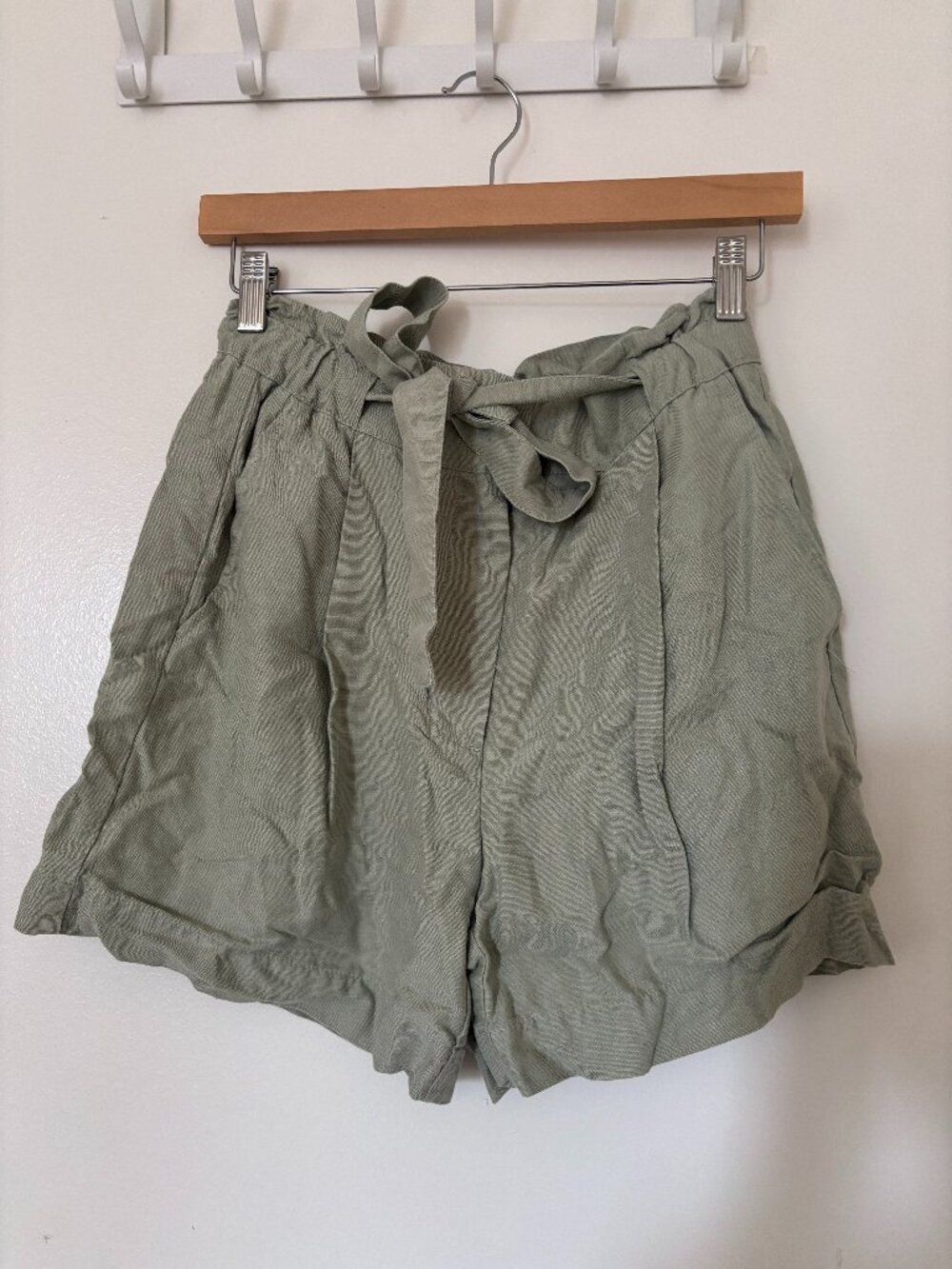 Aritzia Wilfred Linen Blend Paperbag Shorts